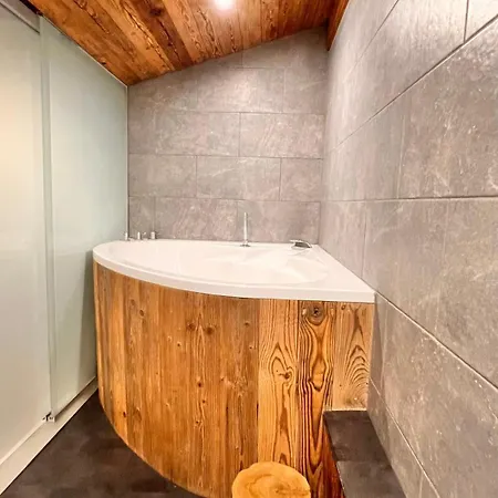 Cozy Alpine Attic Apartment