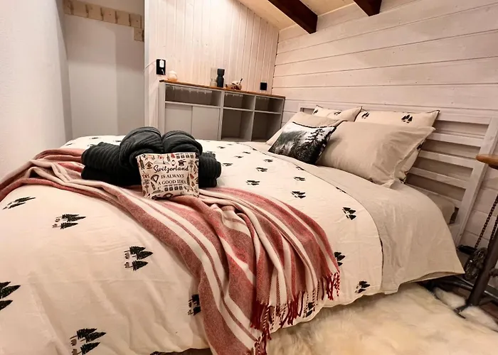Cozy Alpine Attic Διαμέρισμα *
